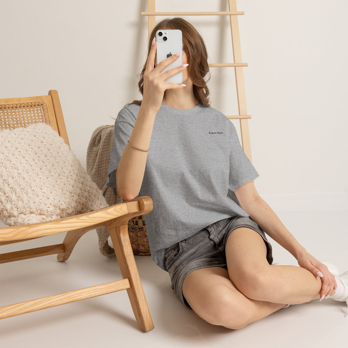 Camiseta de algodón grueso estándar Future Sync | Ropa urbana de estética minimalista