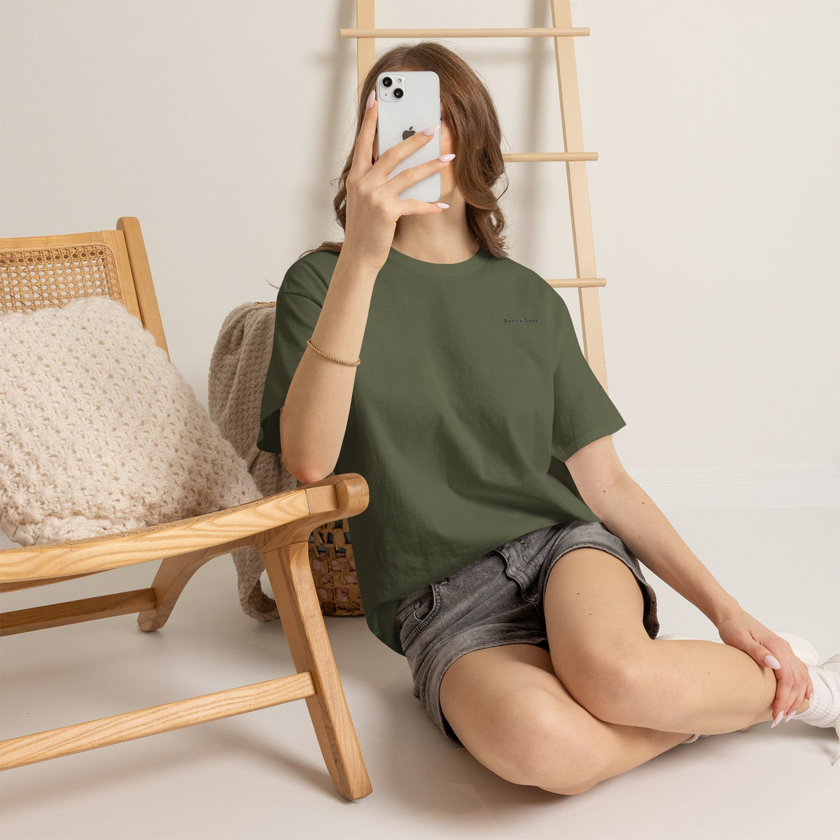 Camiseta de algodón grueso estándar Future Sync | Ropa urbana de estética minimalista