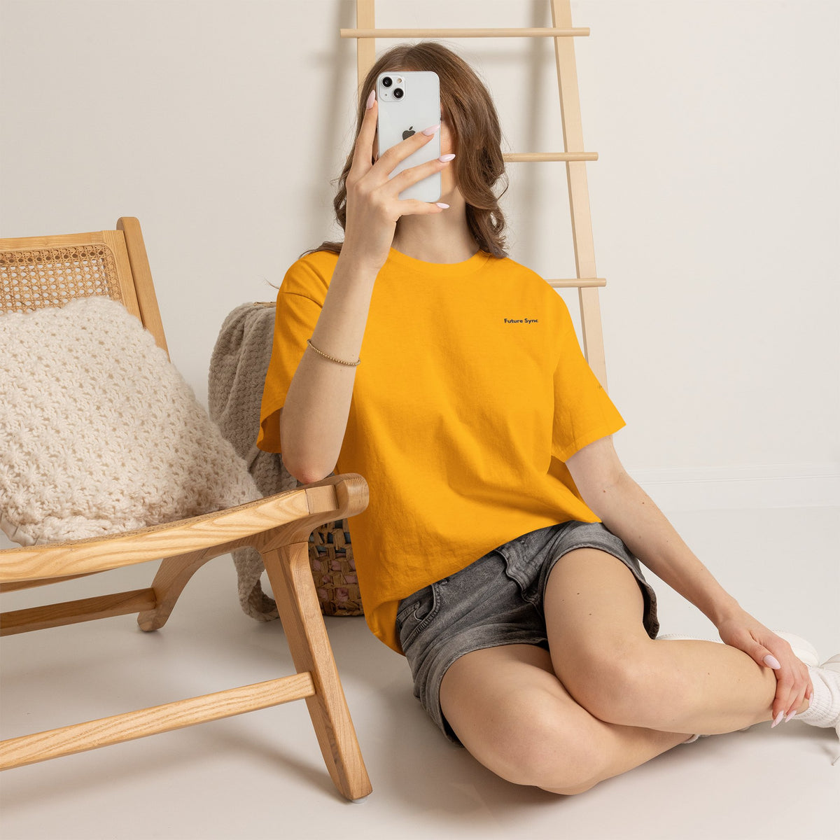 Camiseta de algodón grueso estándar Future Sync | Ropa urbana de estética minimalista