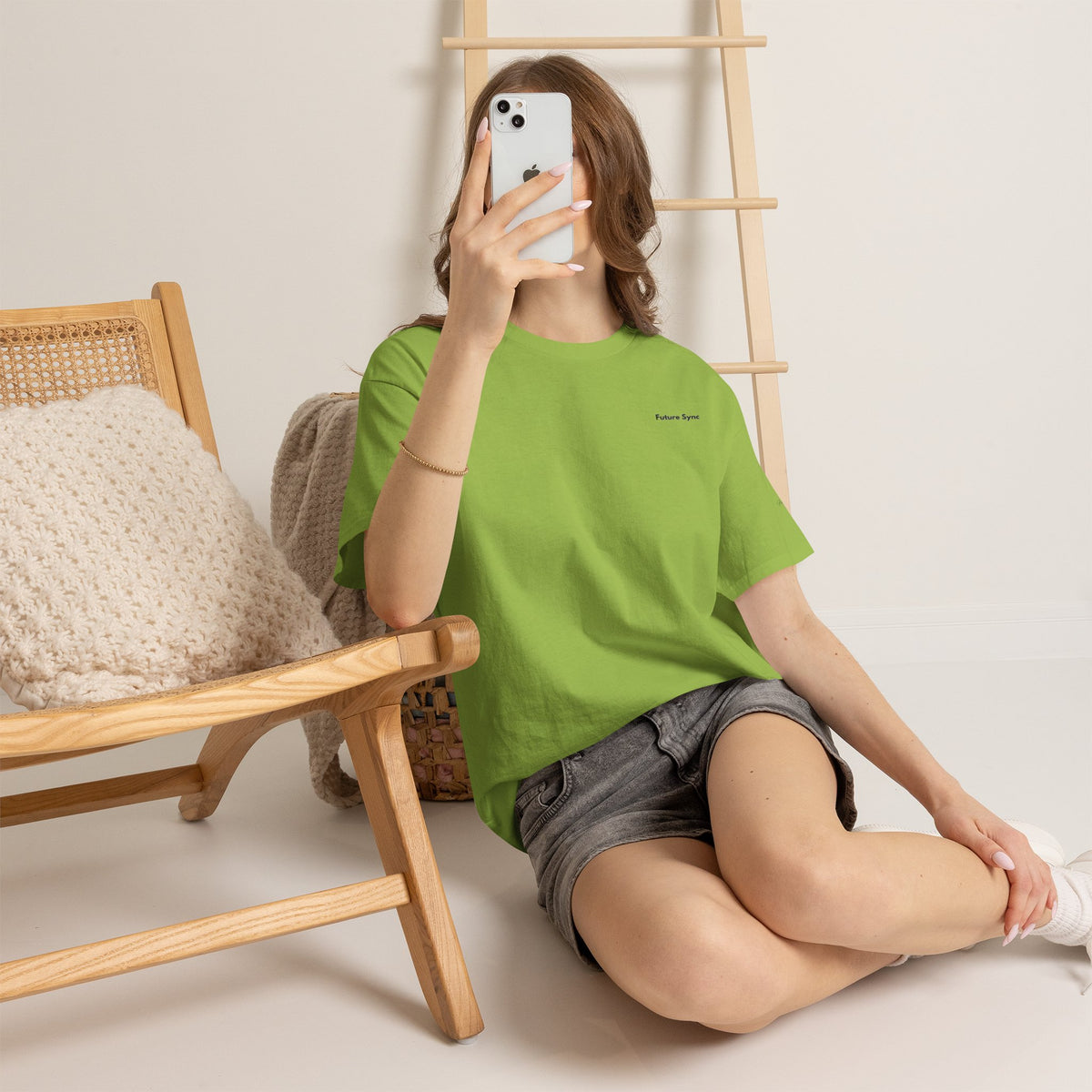 Camiseta de algodón grueso estándar Future Sync | Ropa urbana de estética minimalista