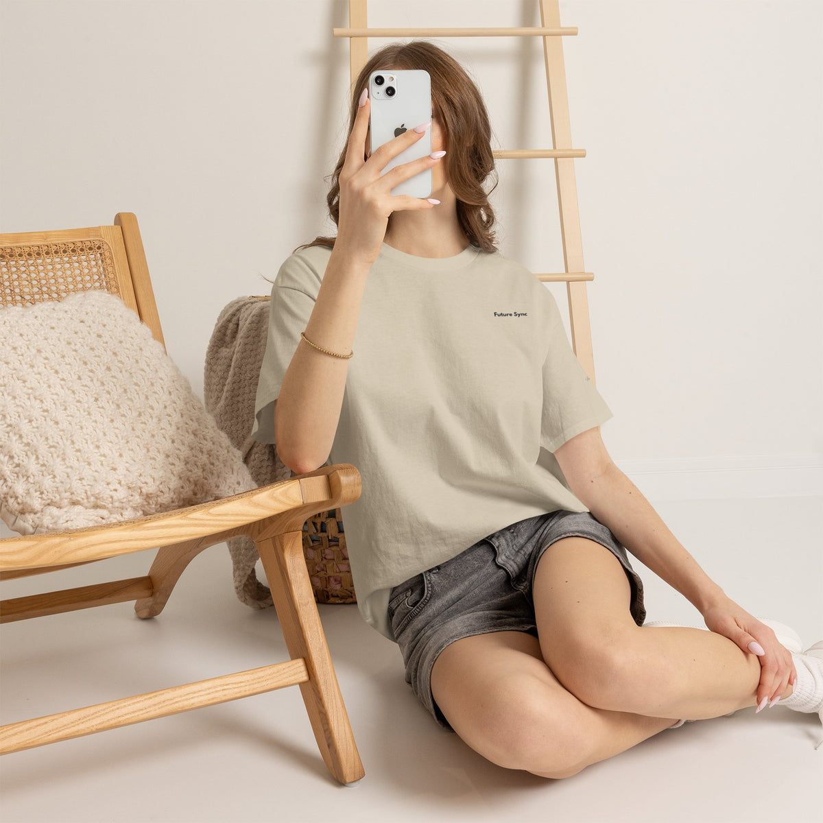 Camiseta de algodón grueso estándar Future Sync | Ropa urbana de estética minimalista